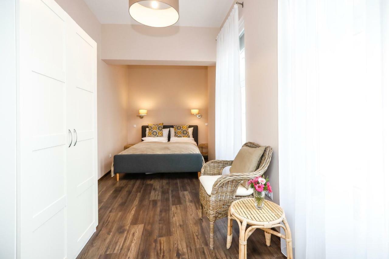 D8 Design Apartment & Studio Έγκερ Εξωτερικό φωτογραφία