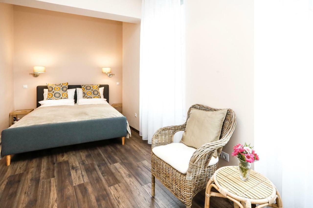 D8 Design Apartment & Studio Έγκερ Εξωτερικό φωτογραφία